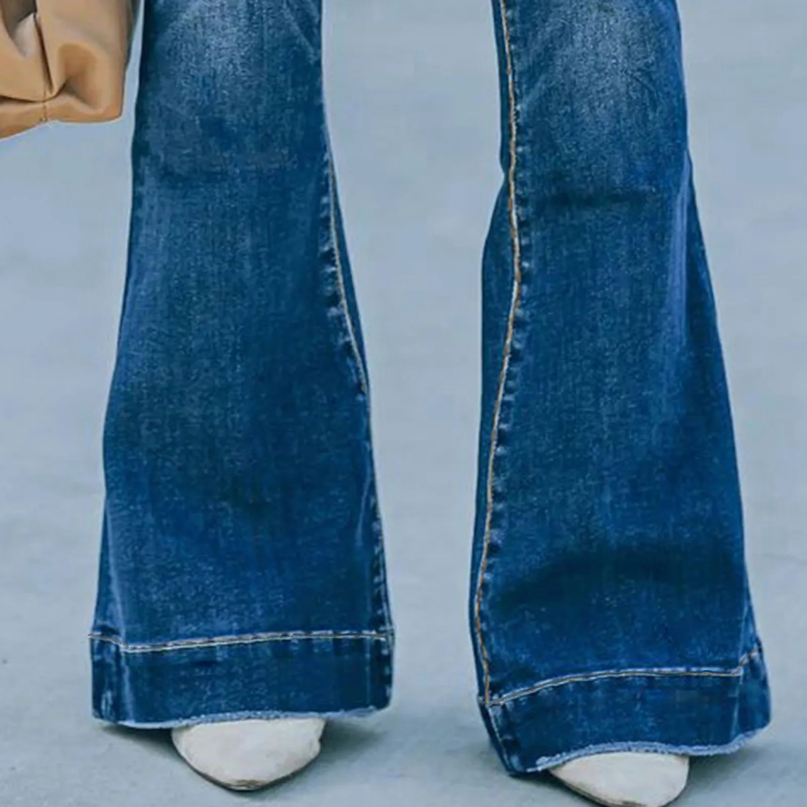 MEDIUM BLUE FLARE JEANS