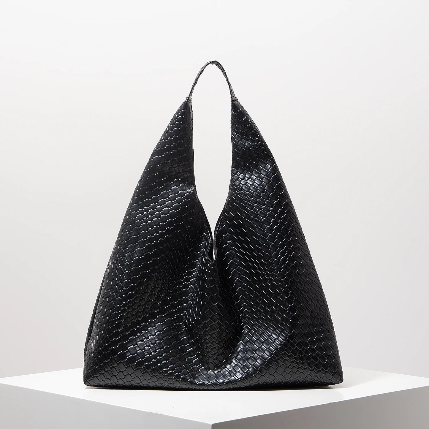 TEXTURED CATCH-ALL TOTE