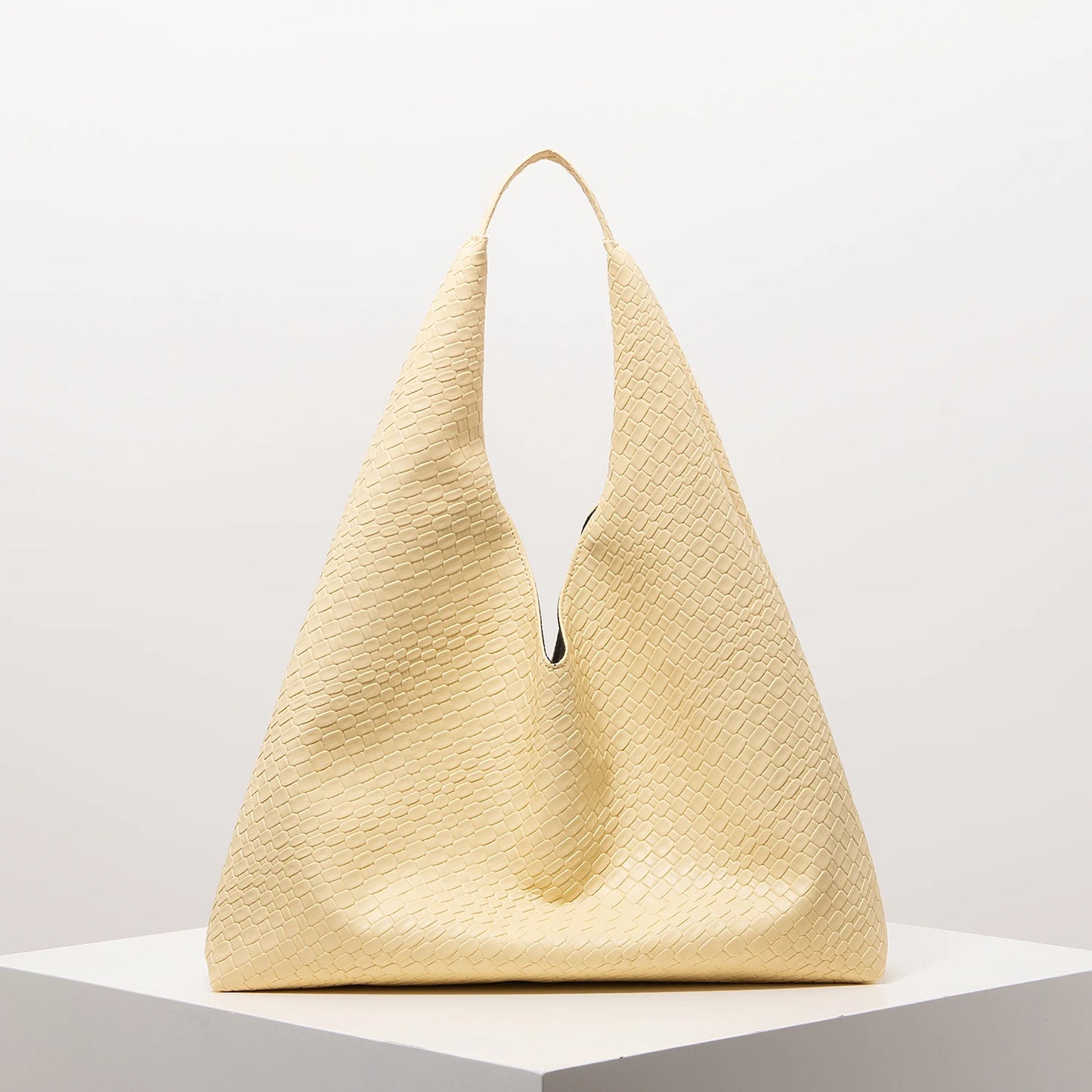 TEXTURED CATCH-ALL TOTE