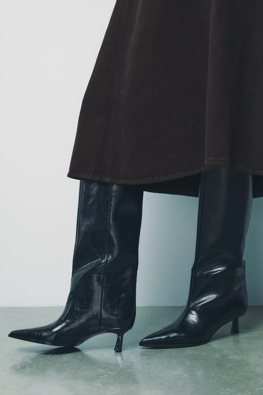 KNEE-HIGH POINTED BOOTS