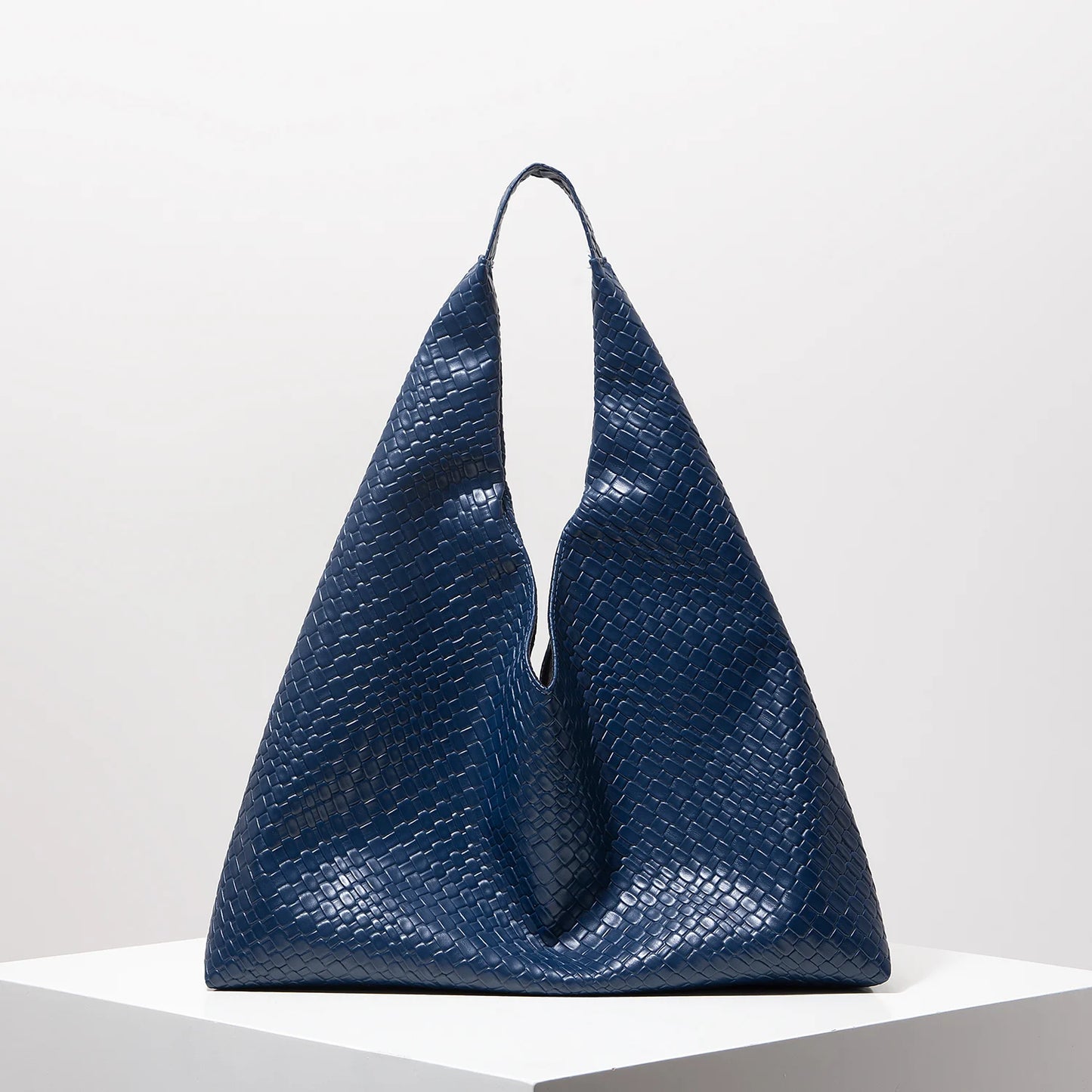 TEXTURED CATCH-ALL TOTE