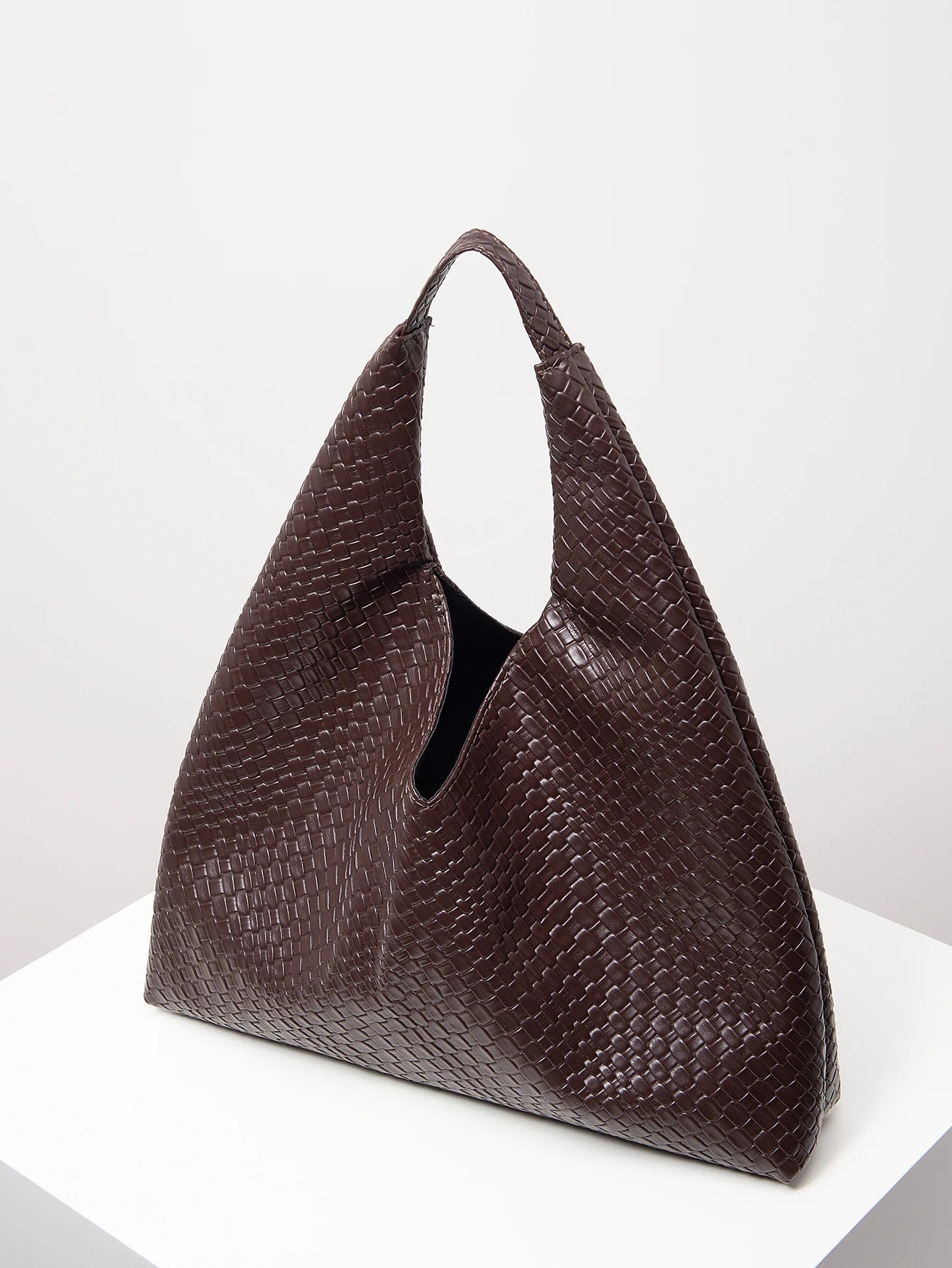 TEXTURED CATCH-ALL TOTE